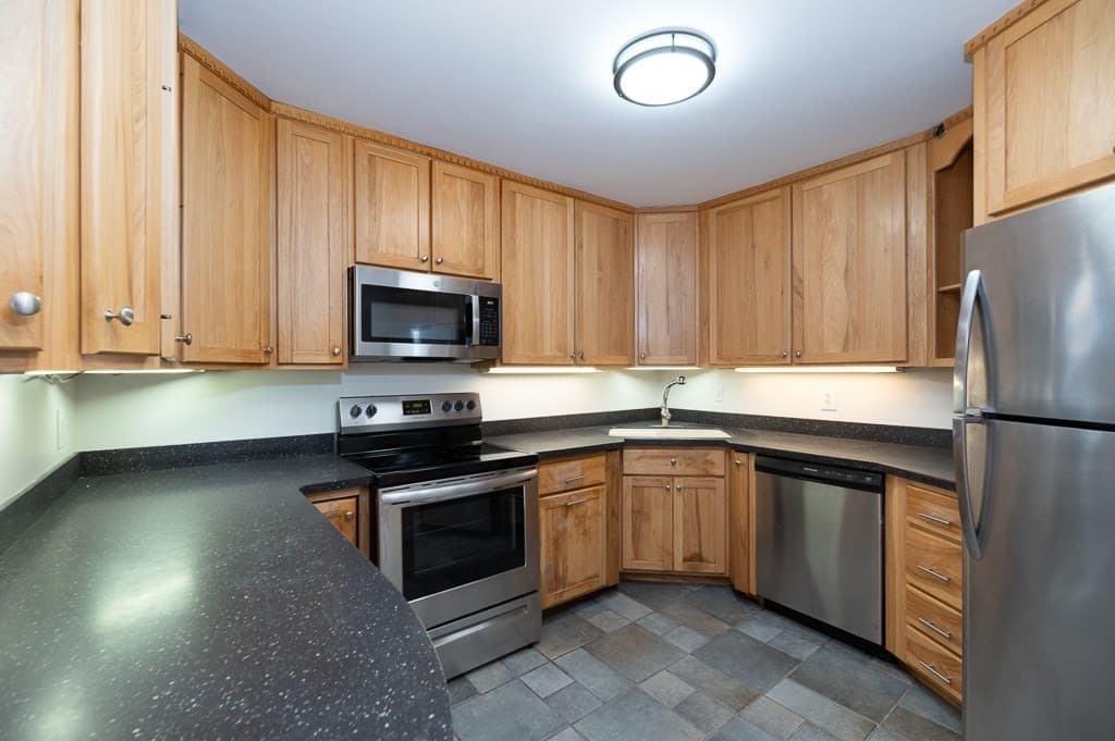 Condominium at 300 Lynn Shore Dr # 307, Lynn MA 01902, Lynn, photo 12 of 28