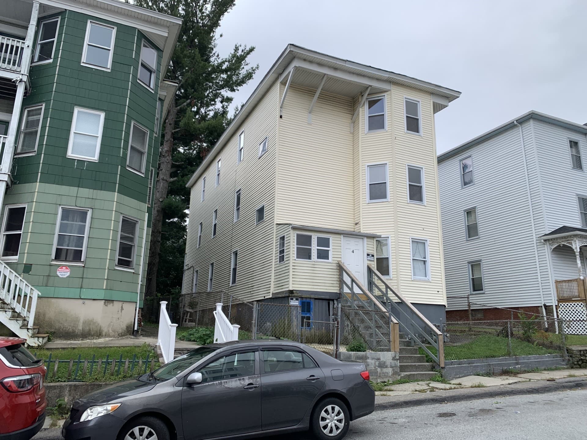 4 Mott St, Worcester MA 01604