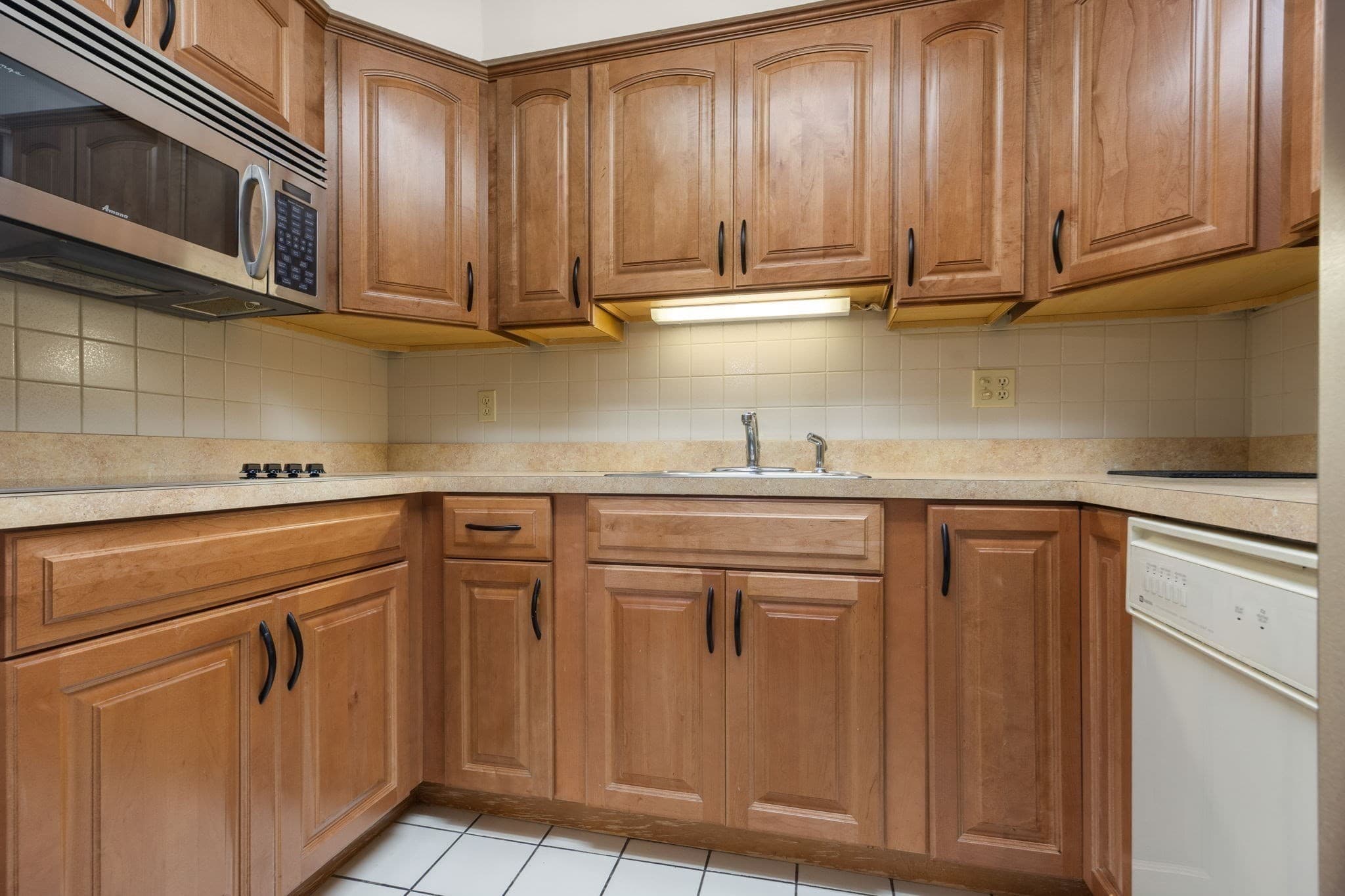 Condominium at 180 Green Street # 411, Melrose MA 02176, Melrose, photo 3 of 33