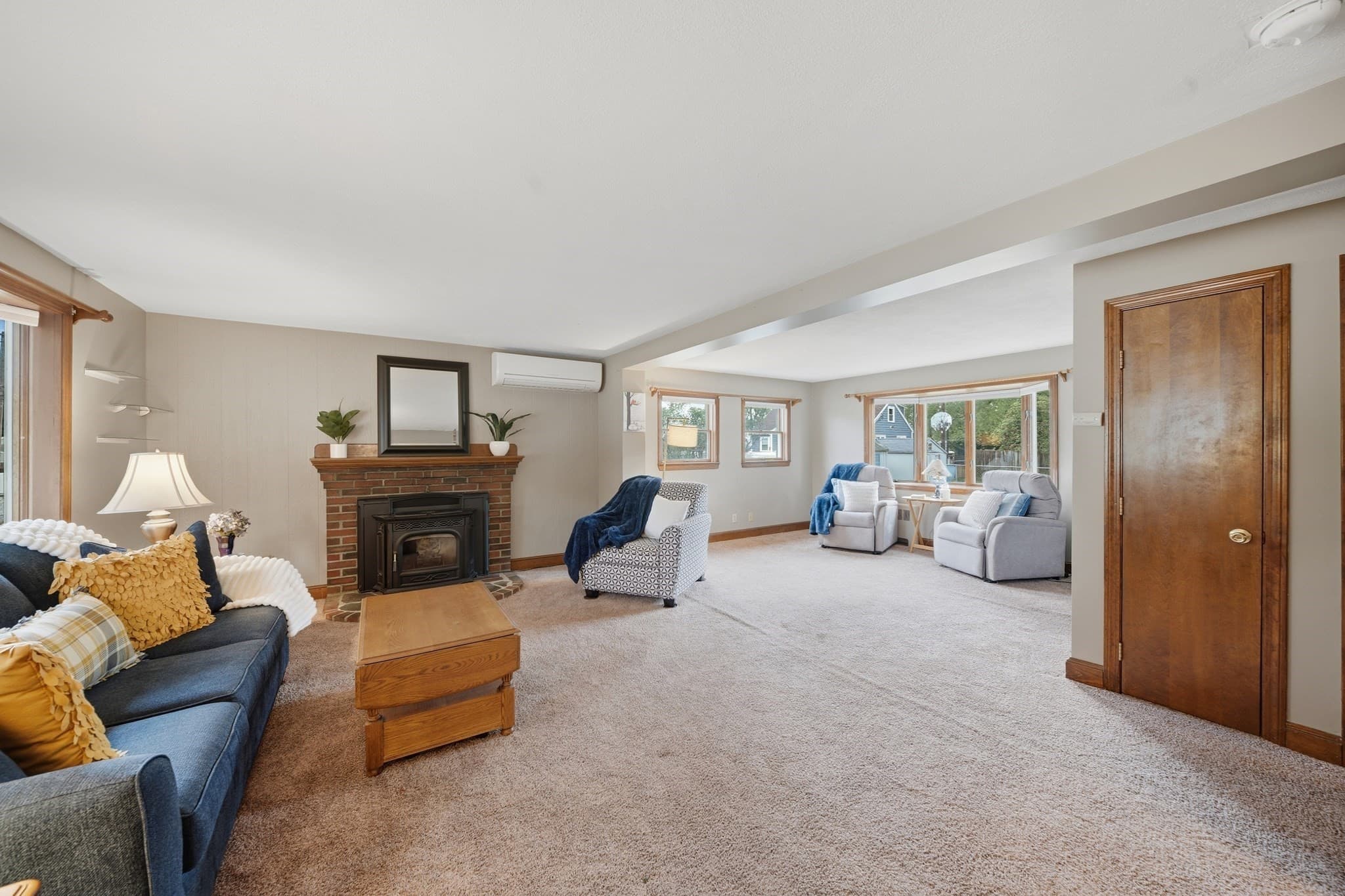 Single Family Residence at 672 Shawsheen St, Tewksbury MA 01876, Tewksbury, photo 2 of 41