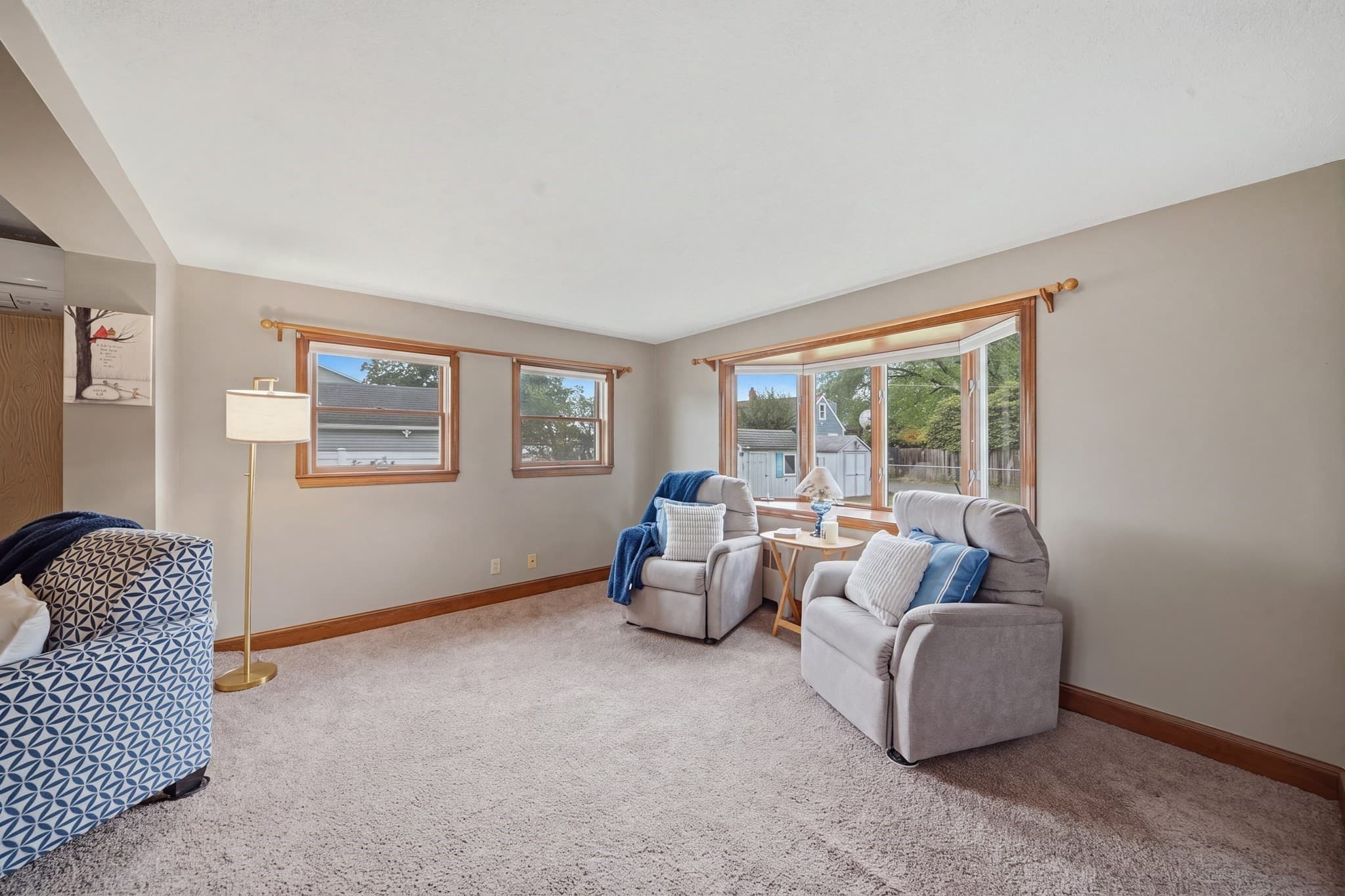 Single Family Residence at 672 Shawsheen St, Tewksbury MA 01876, Tewksbury, photo 3 of 41