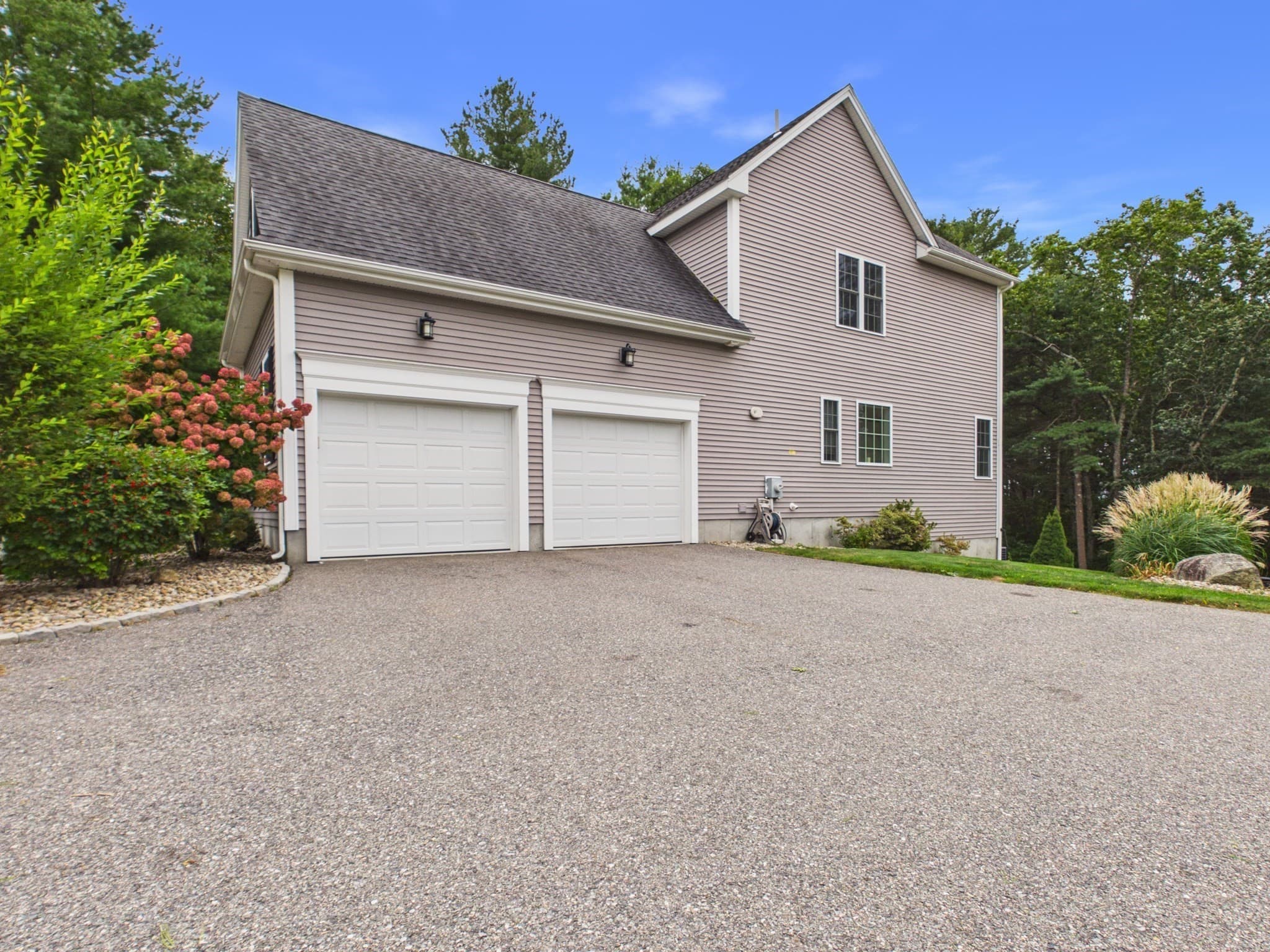 Single Family Residence at 16 Tabor Rd, Uxbridge MA 01569, Uxbridge, photo 38 of 41