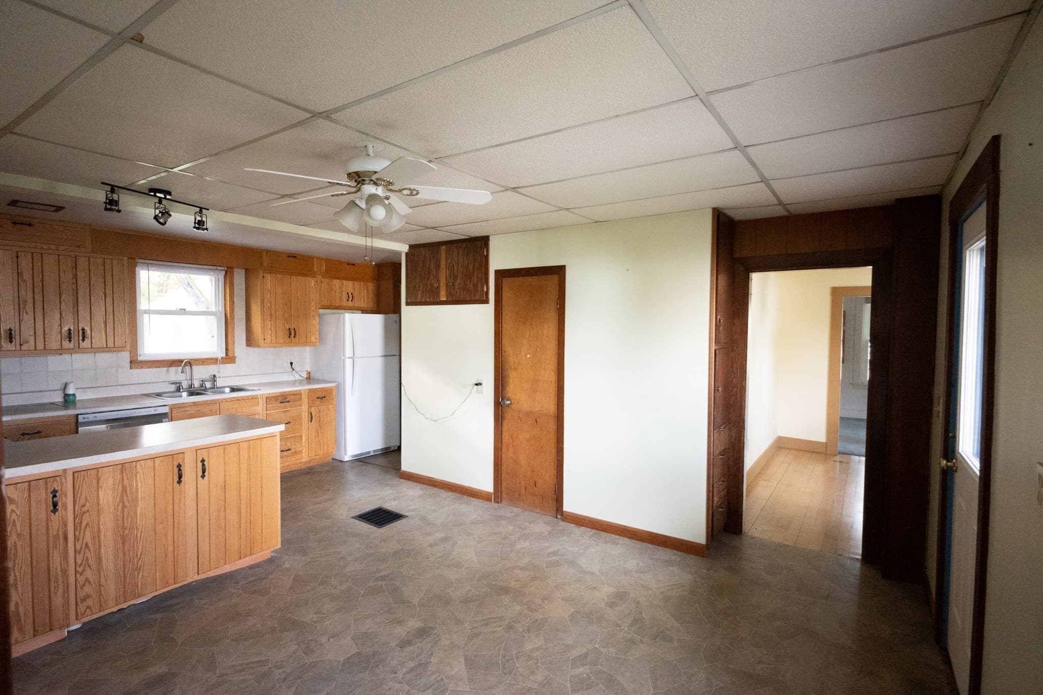 Single Family Residence at 66 Phillips St, Fitchburg MA 01420, Fitchburg, photo 13 of 34