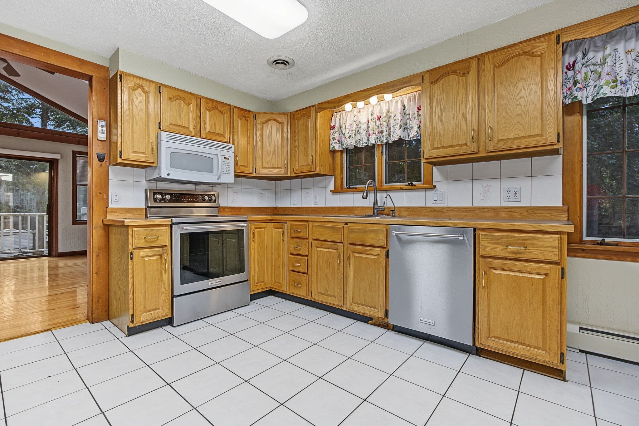 Single Family Residence at 1066 Main St, Haverhill MA 01830, Haverhill, photo 13 of 41