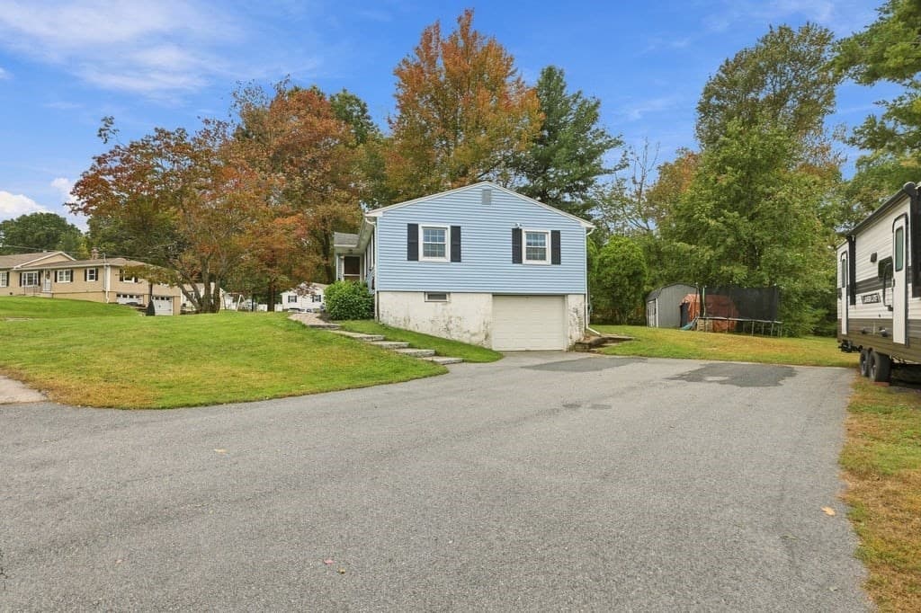 Single Family Residence at 17 Phoenix Rd, Auburn MA 01501, Auburn, photo 3 of 38