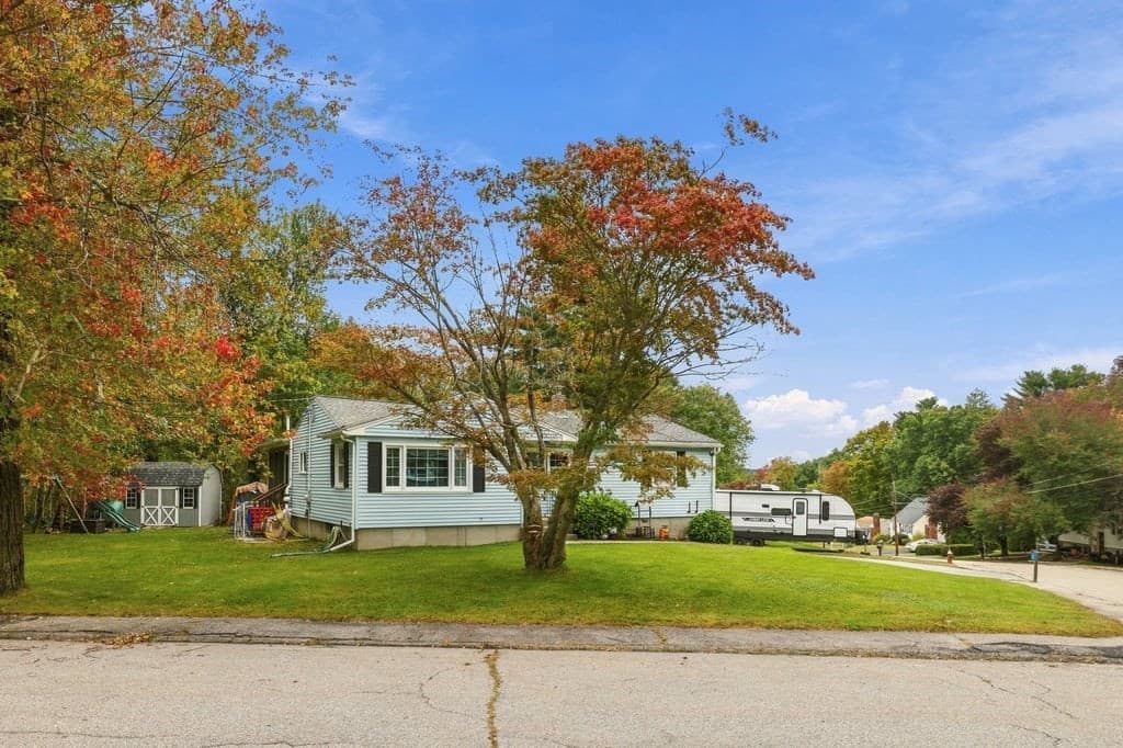 Single Family Residence at 17 Phoenix Rd, Auburn MA 01501, Auburn, photo 5 of 38