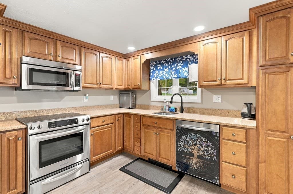 Single Family Residence at 17 Phoenix Rd, Auburn MA 01501, Auburn, photo 15 of 38
