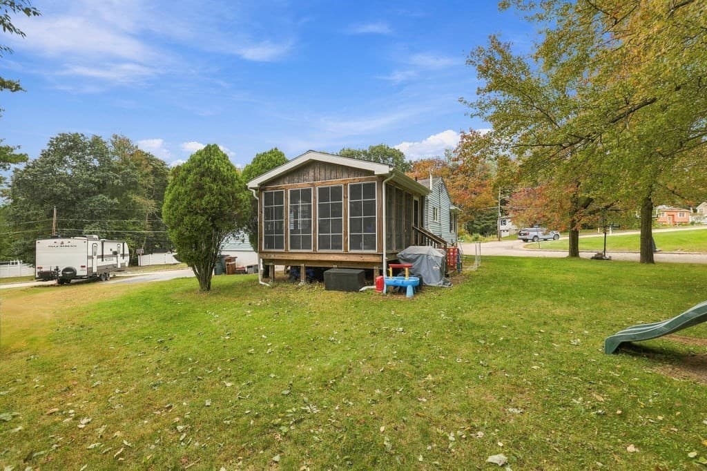 Single Family Residence at 17 Phoenix Rd, Auburn MA 01501, Auburn, photo 8 of 38
