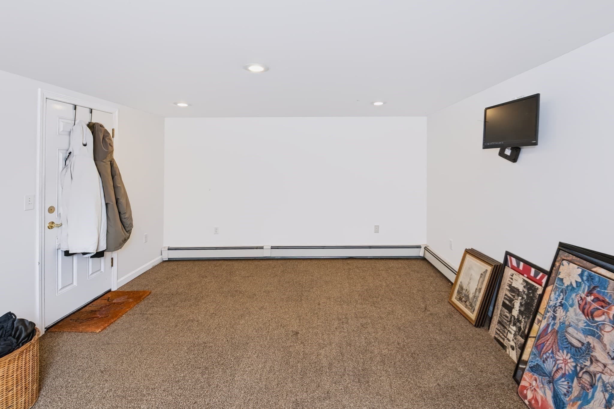 Single Family Residence at 194 W Sutton Rd, Sutton MA 01590, Sutton, photo 32 of 37