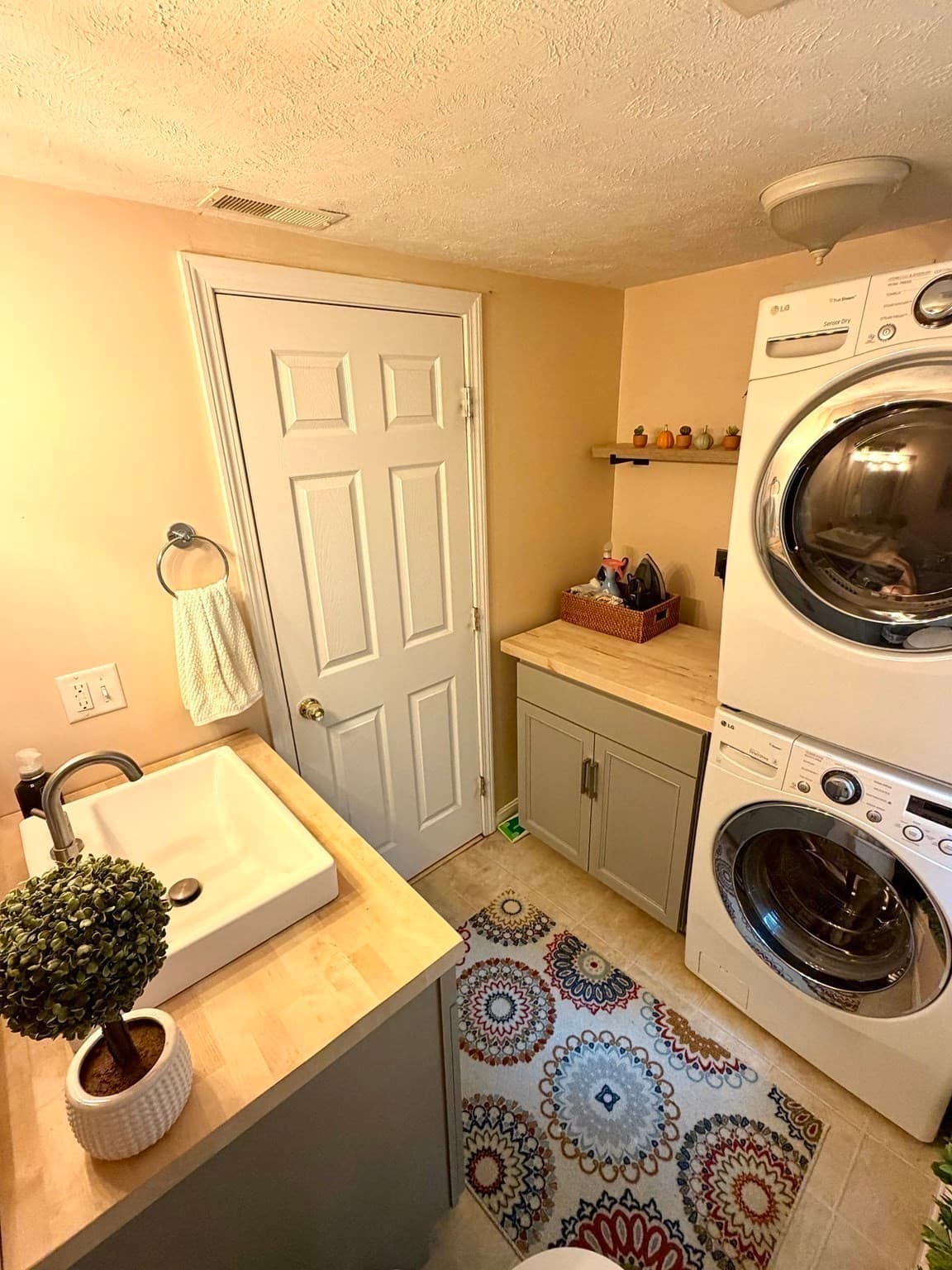 Condex at 19 Deerwood Dr # A, Amherst NH 03031, Amherst, photo 14 of 31
