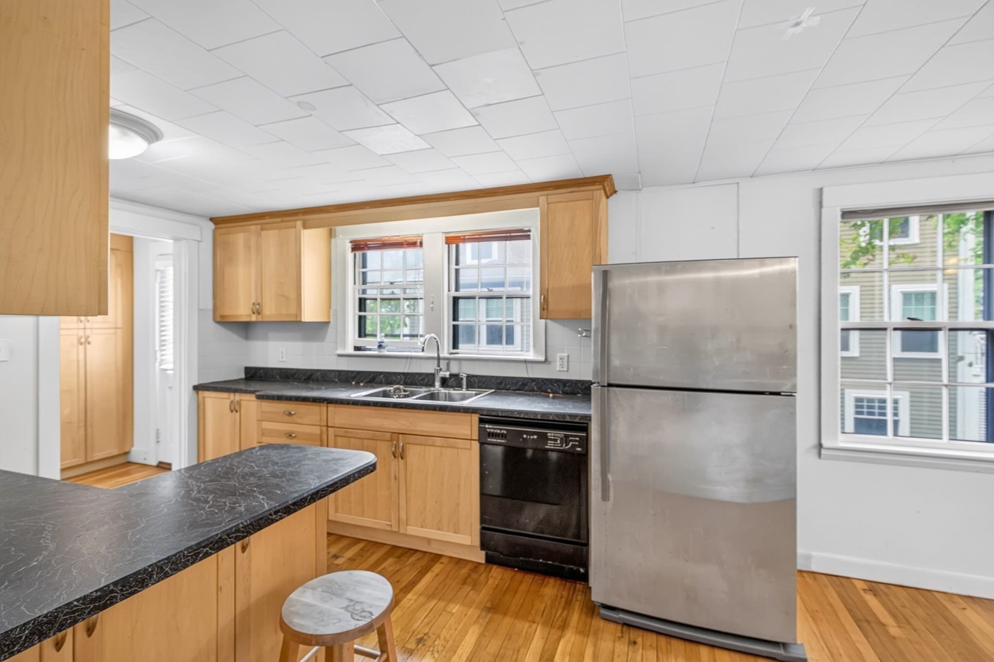 Single Family Residence at 118 Oakdale Rd, Newton MA 02461, Newton, photo 6 of 32