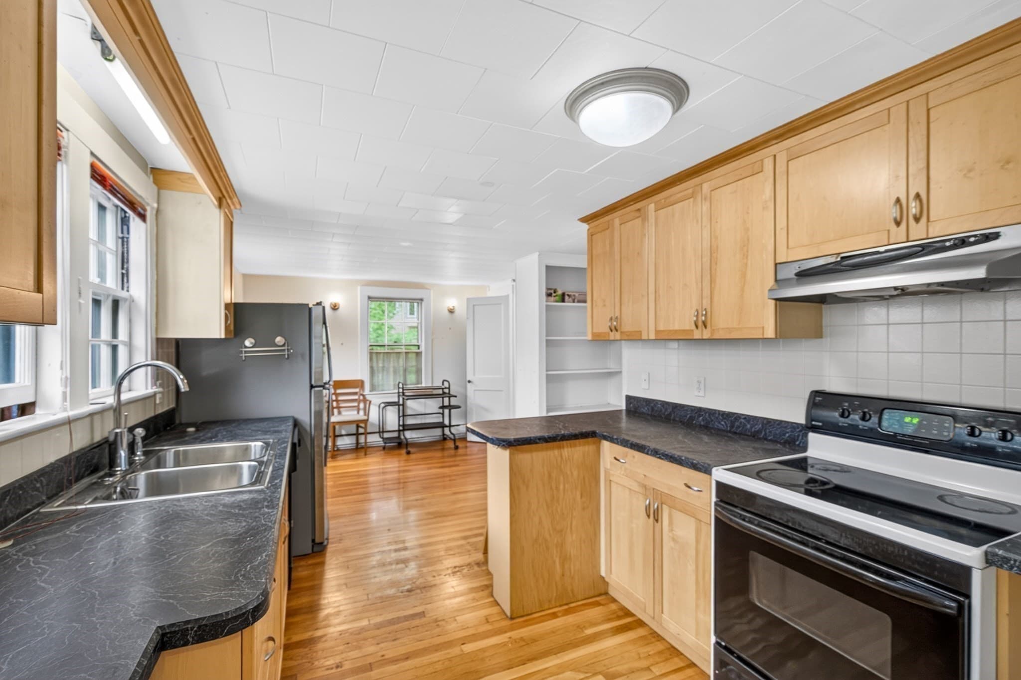 Single Family Residence at 118 Oakdale Rd, Newton MA 02461, Newton, photo 5 of 32