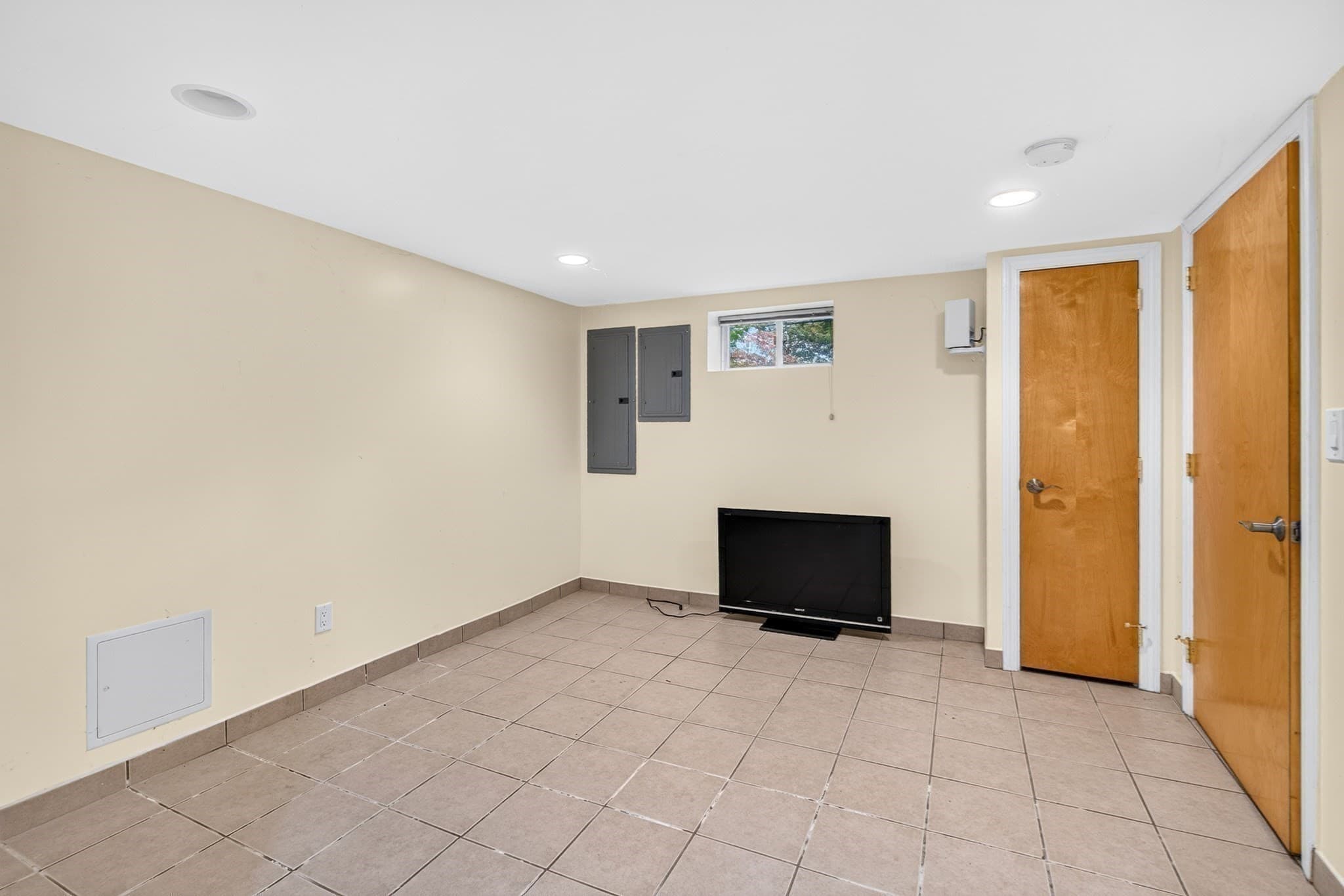 Single Family Residence at 118 Oakdale Rd, Newton MA 02461, Newton, photo 18 of 32