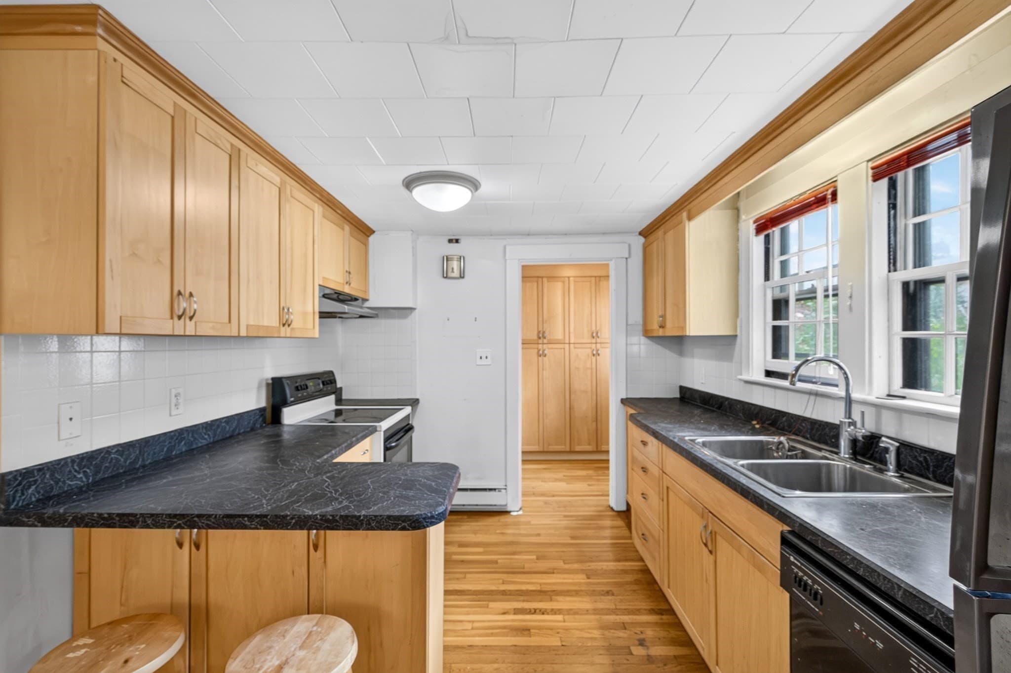 Single Family Residence at 118 Oakdale Rd, Newton MA 02461, Newton, photo 4 of 32