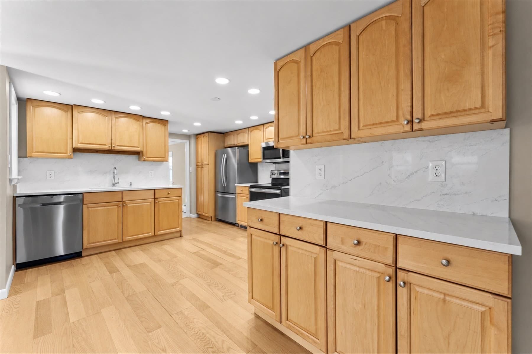 Single Family Residence at 82 Boston Rd, Sutton MA 01590, Sutton, photo 6 of 39