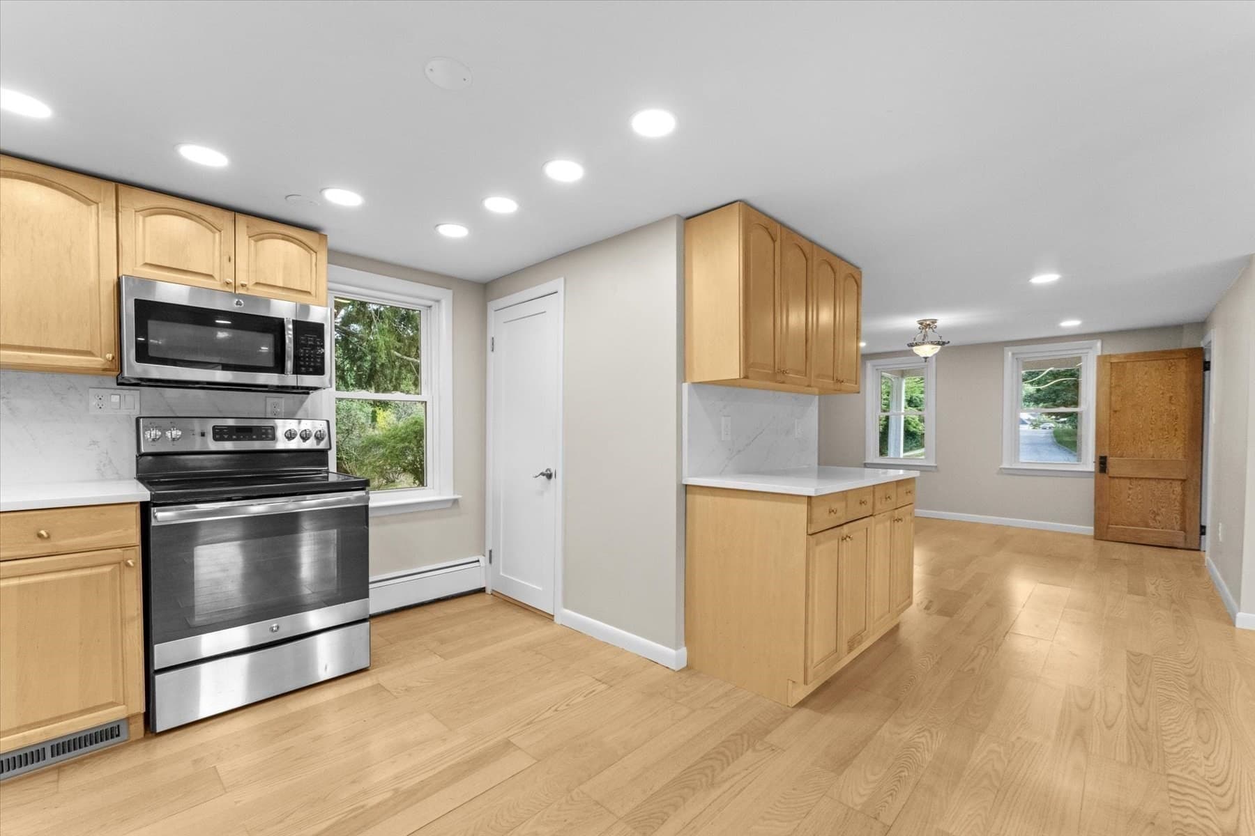 Single Family Residence at 82 Boston Rd, Sutton MA 01590, Sutton, photo 12 of 39