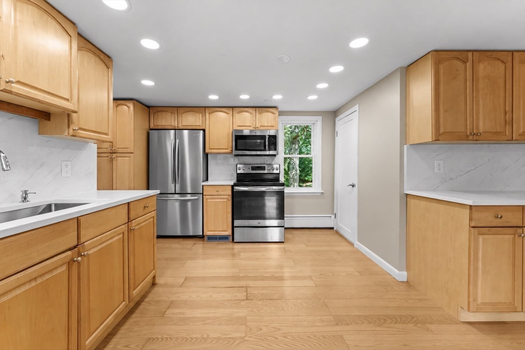 Single Family Residence at 82 Boston Rd, Sutton MA 01590, Sutton, photo 4 of 39