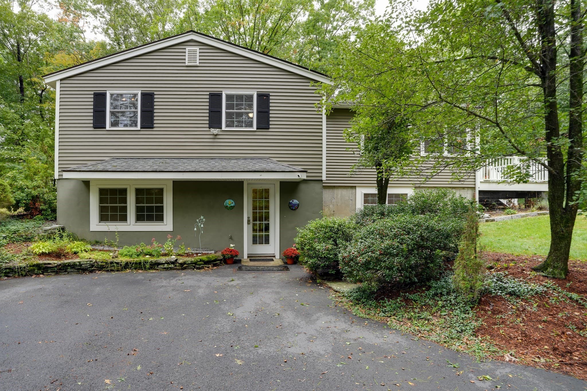 Single Family Residence at 31 Coffee Street, Medway MA 02053, Medway, photo 4 of 37