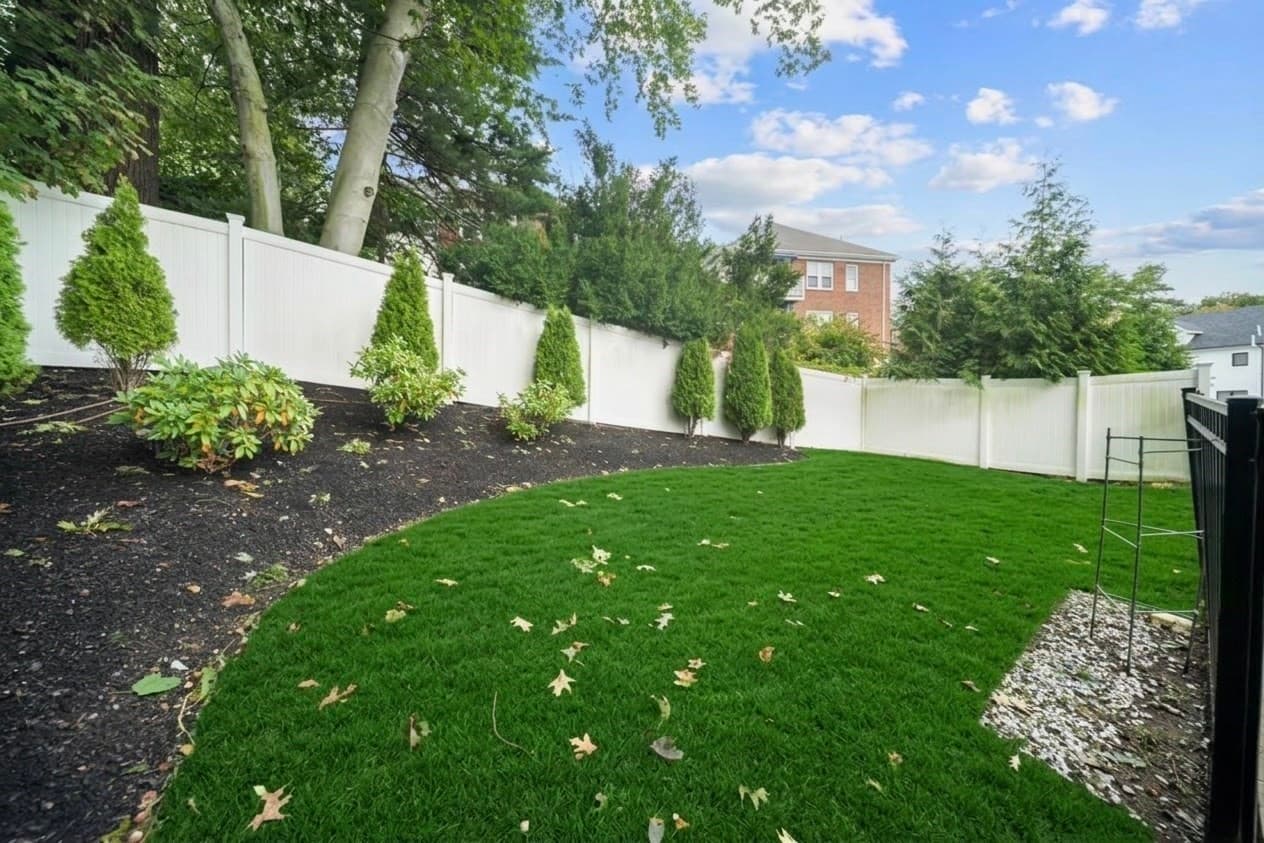 Condominium at 94 East Side Parkway # 94, Newton MA 02458, Newton, photo 37 of 42