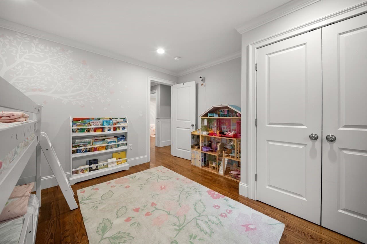 Condominium at 94 East Side Parkway # 94, Newton MA 02458, Newton, photo 25 of 42