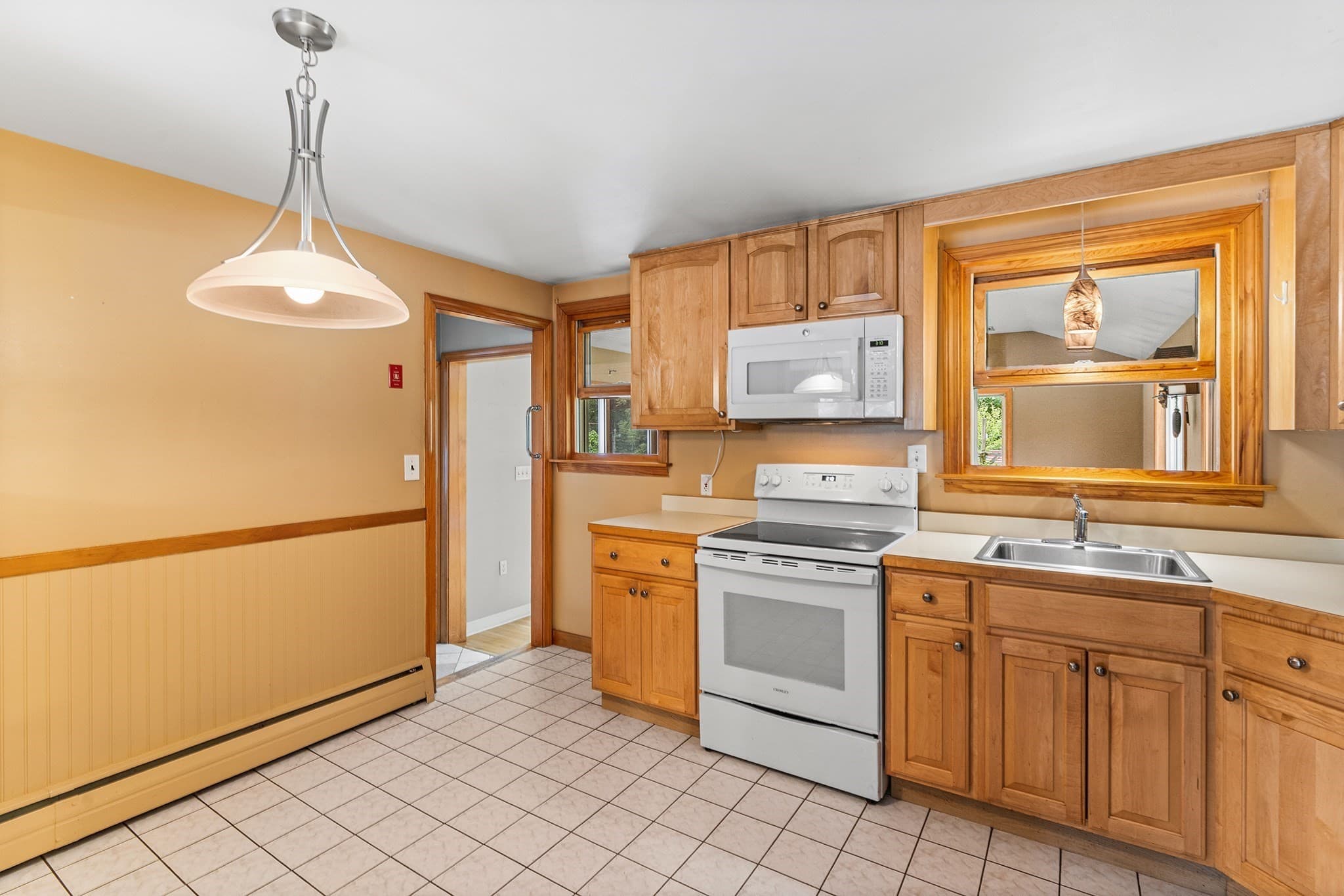 Single Family Residence at 62 Woodsbury Rd, Rockland MA 02370, Rockland, photo 9 of 41