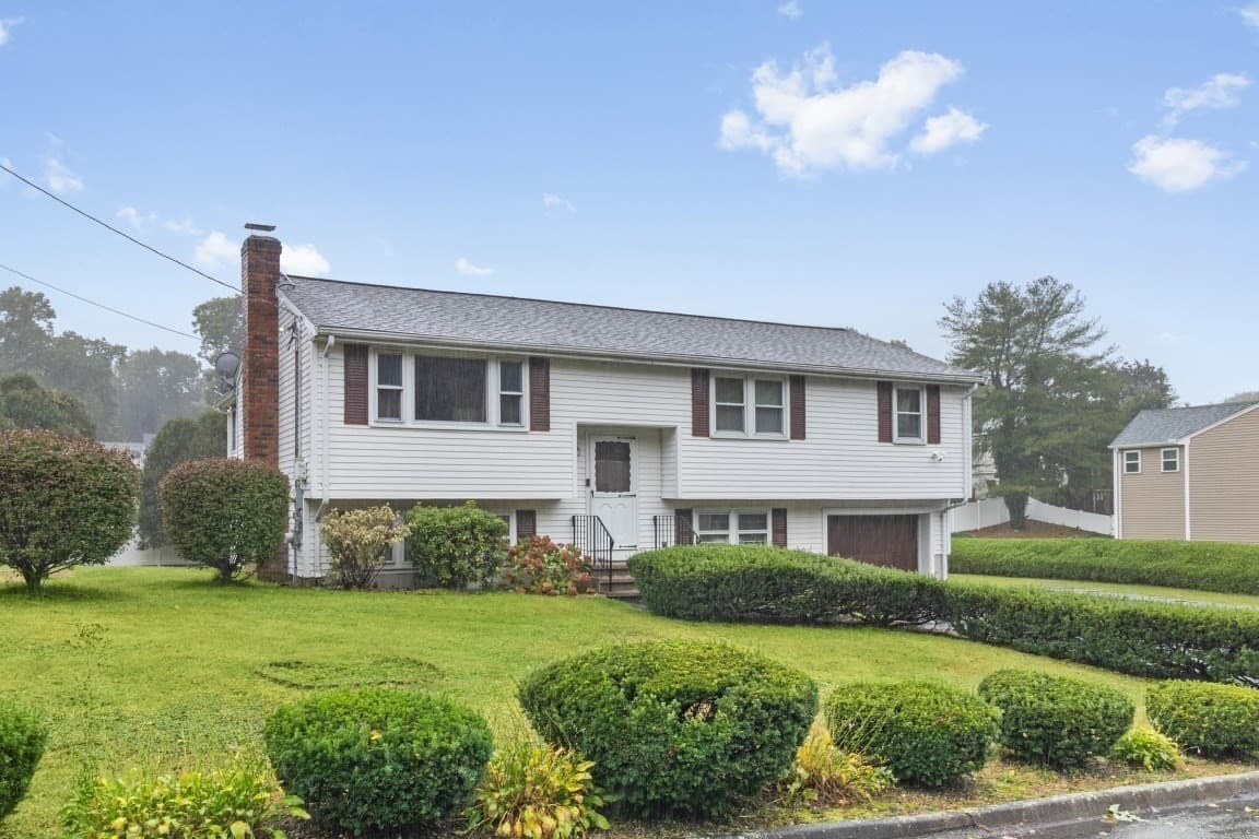 30 Lantern Ln, Randolph MA 02368