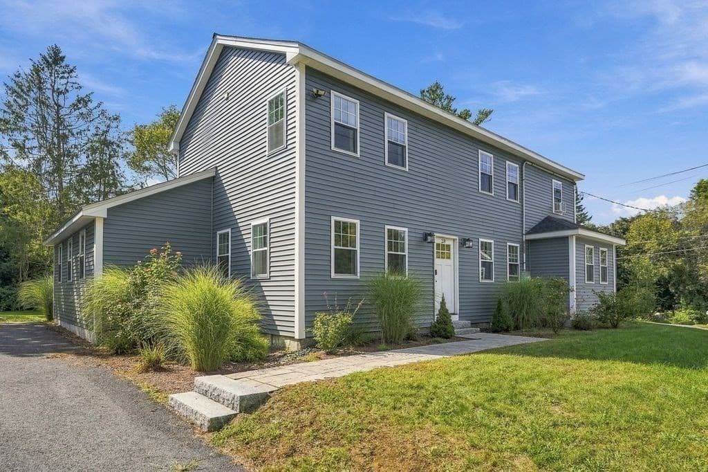 28 Ash St, Webster MA 01570