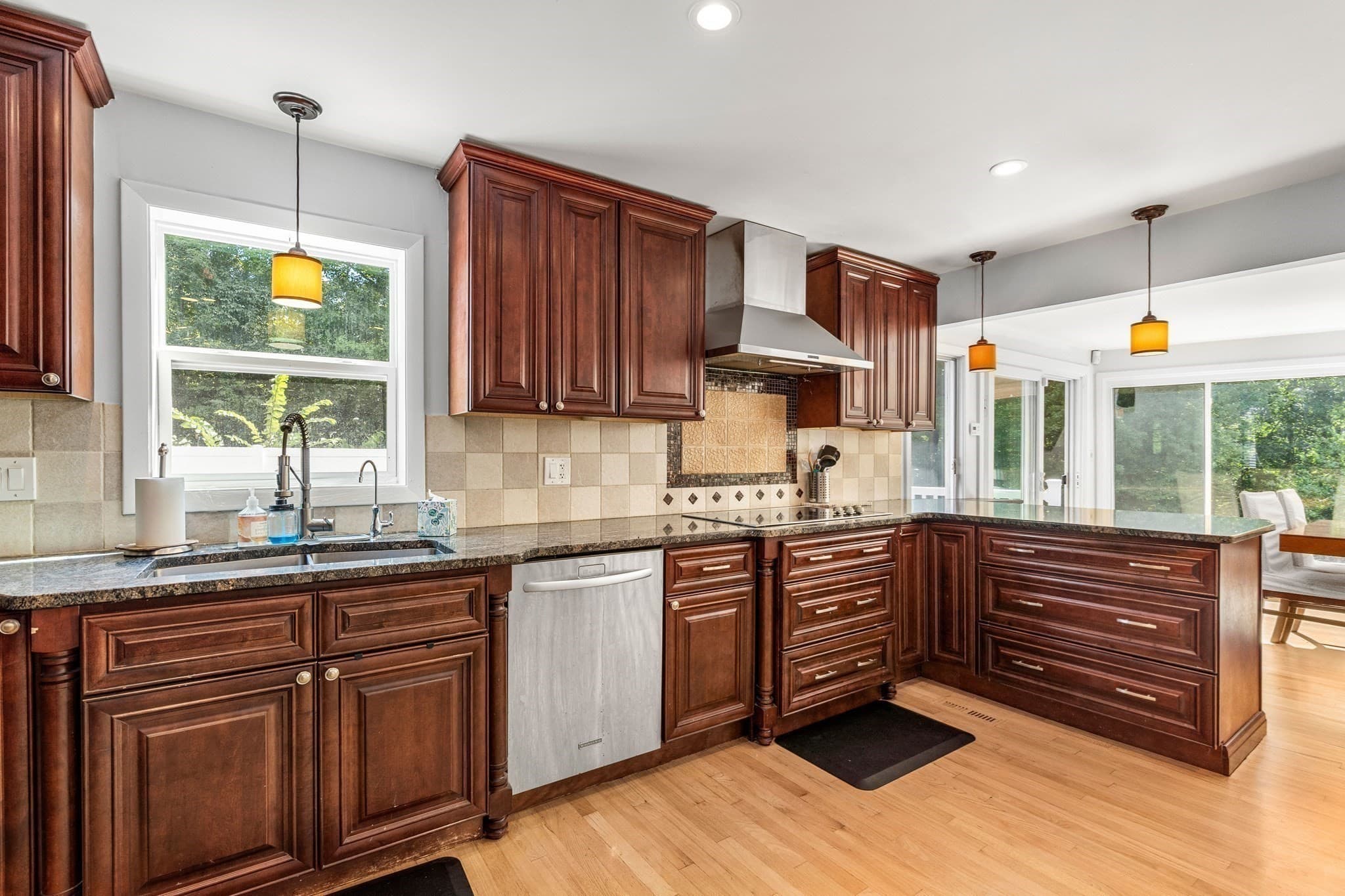 Single Family Residence at 42 Farview Ave, Shrewsbury MA 01545, Shrewsbury, photo 5 of 40
