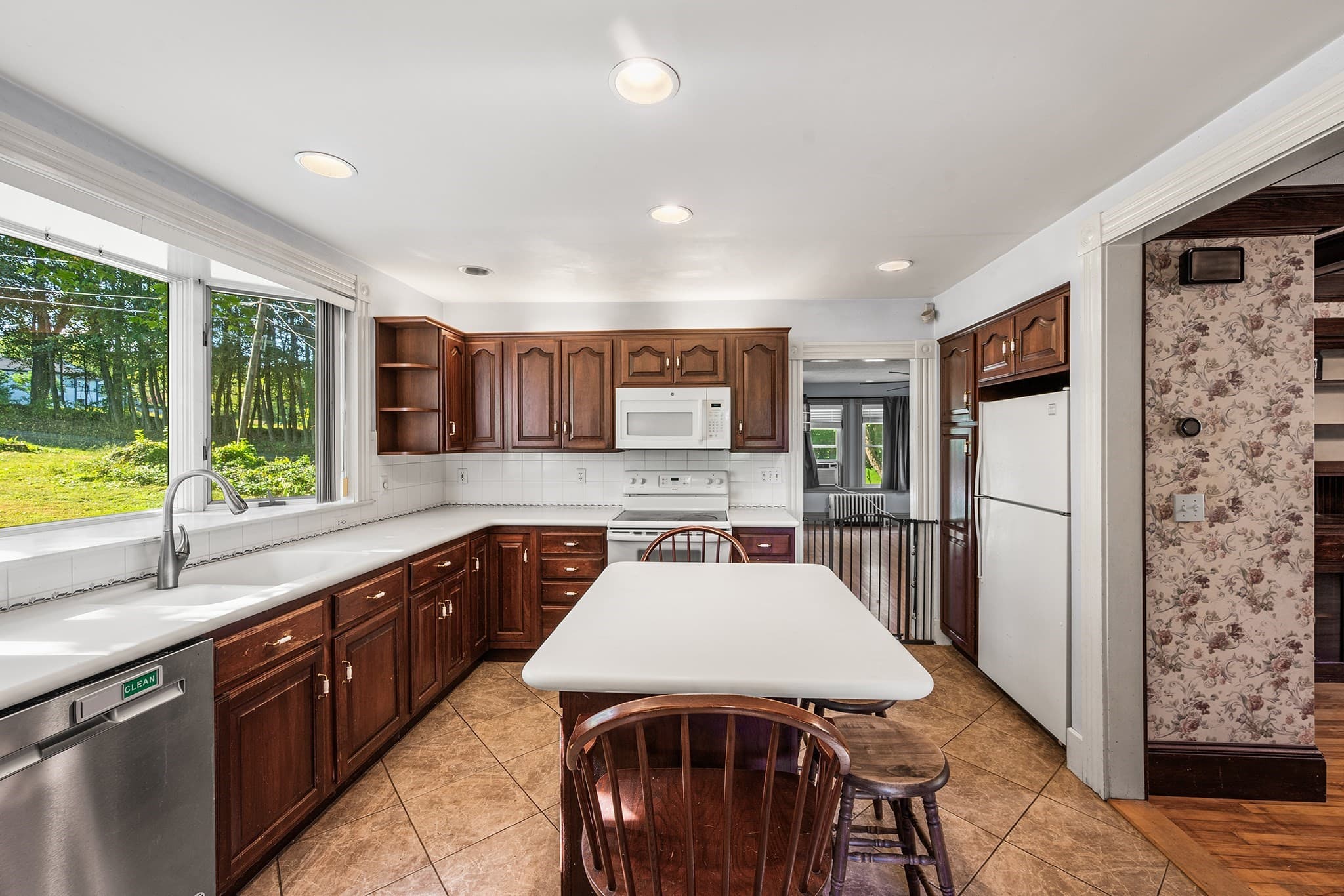 Single Family Residence at 161 Pleasant St, Lunenburg MA 01462, Lunenburg, photo 10 of 39