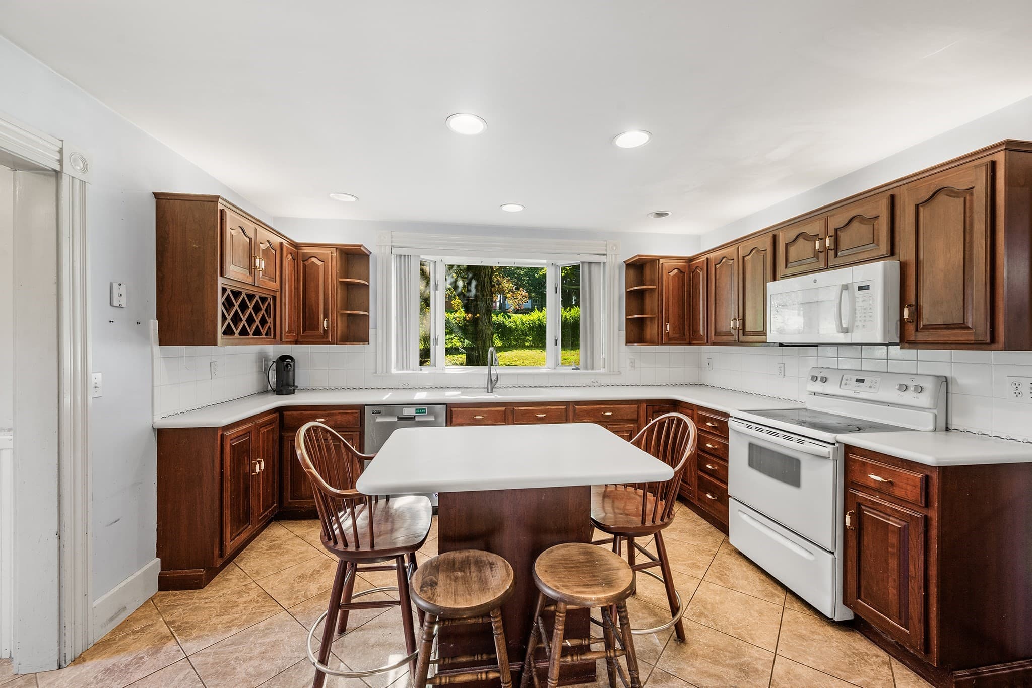 Single Family Residence at 161 Pleasant St, Lunenburg MA 01462, Lunenburg, photo 8 of 39