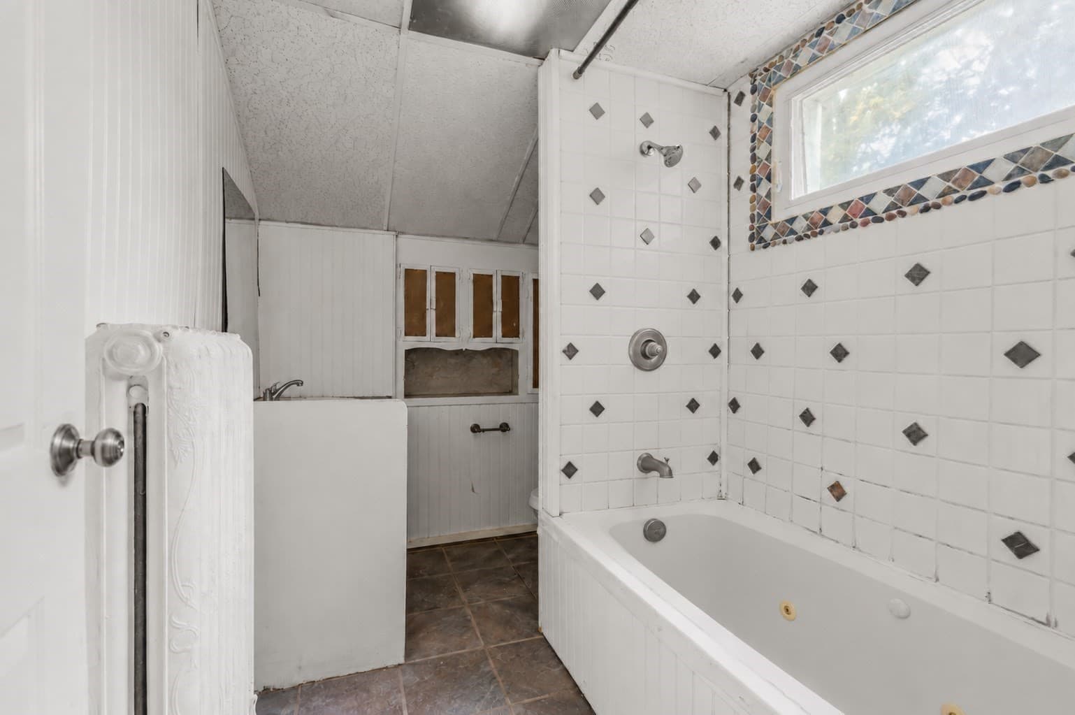 Single Family Residence at 96 Pierce St, New Bedford MA 02740, New Bedford, photo 12 of 23