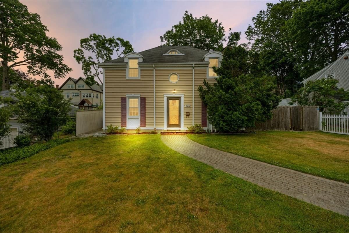 Single Family Residence at 749 High St, Fall River MA 02720, Fall River, photo 27 of 28