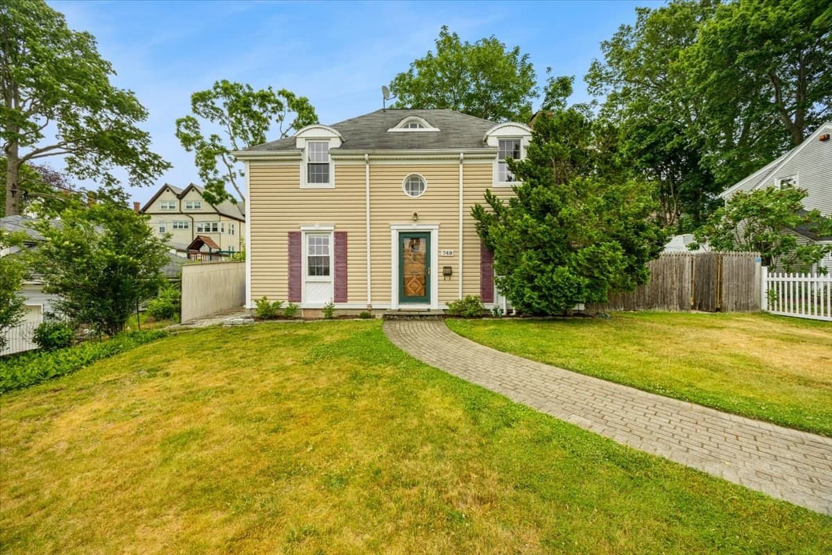 749 High St, Fall River MA 02720