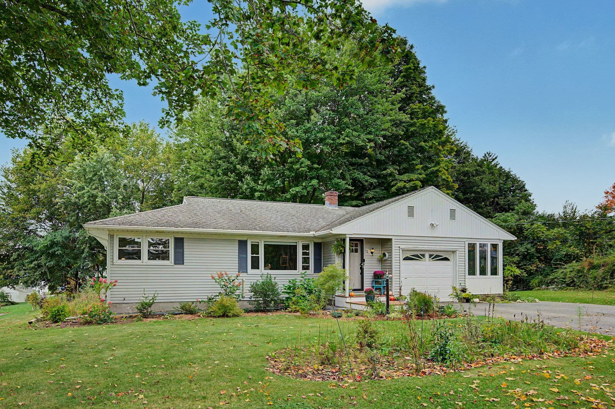 Single Family Residence at 10 Alden St, Easthampton MA 01027, Easthampton, photo 3 of 42
