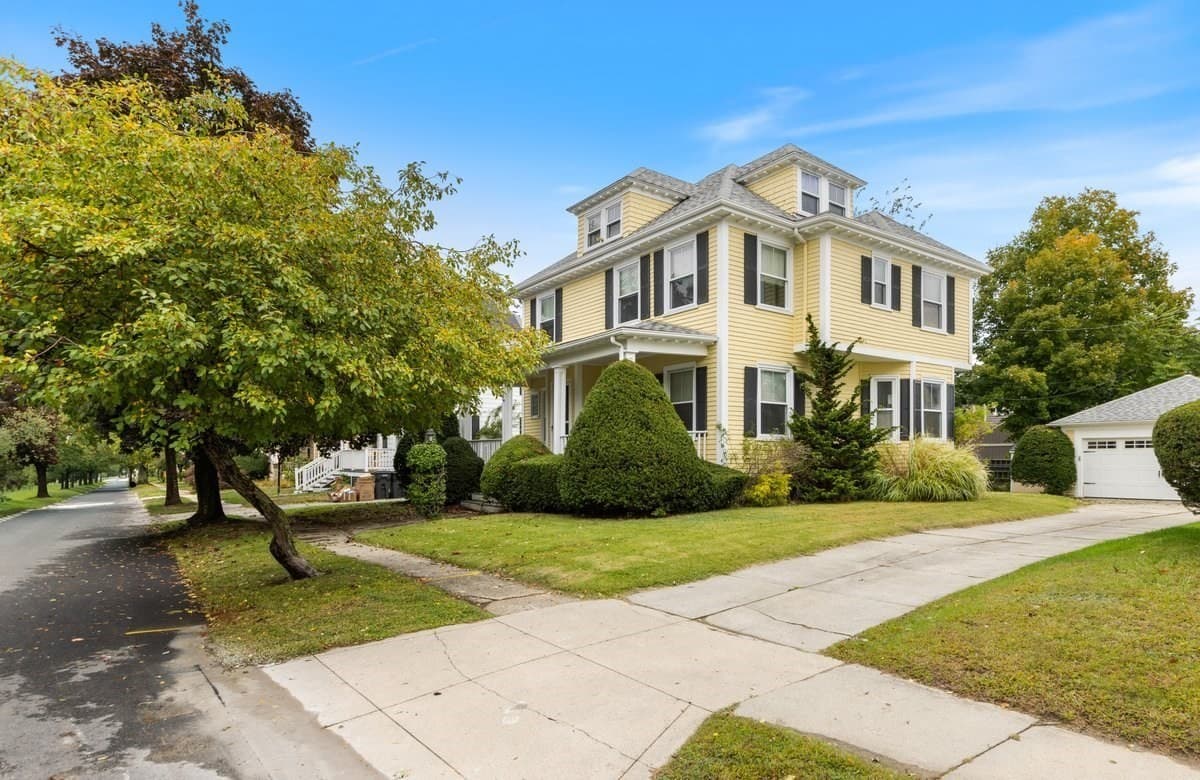 20 Lexington Ave, Haverhill MA 01835