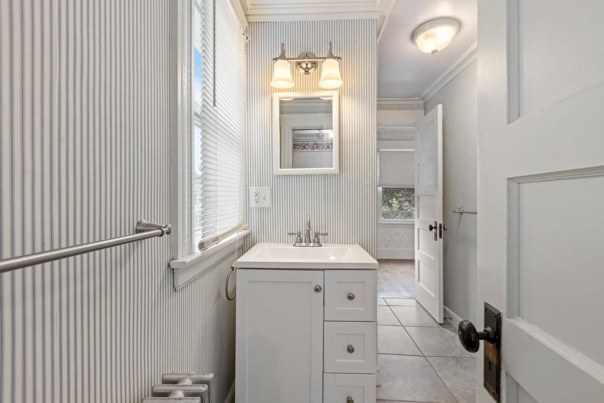 Single Family Residence at 20 Lexington Ave, Haverhill MA 01835, Haverhill, photo 24 of 31