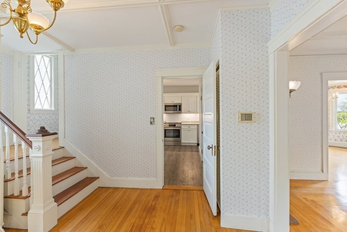 Single Family Residence at 20 Lexington Ave, Haverhill MA 01835, Haverhill, photo 4 of 31