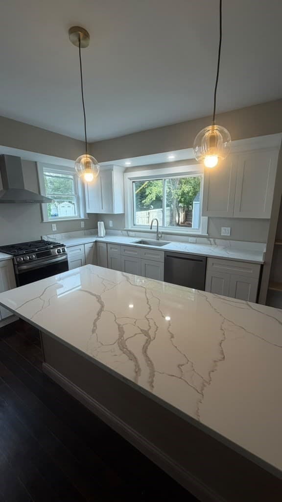 Single Family Residence at 10 Arbutus Rd, Worcester MA 01606, Worcester, photo 4 of 18