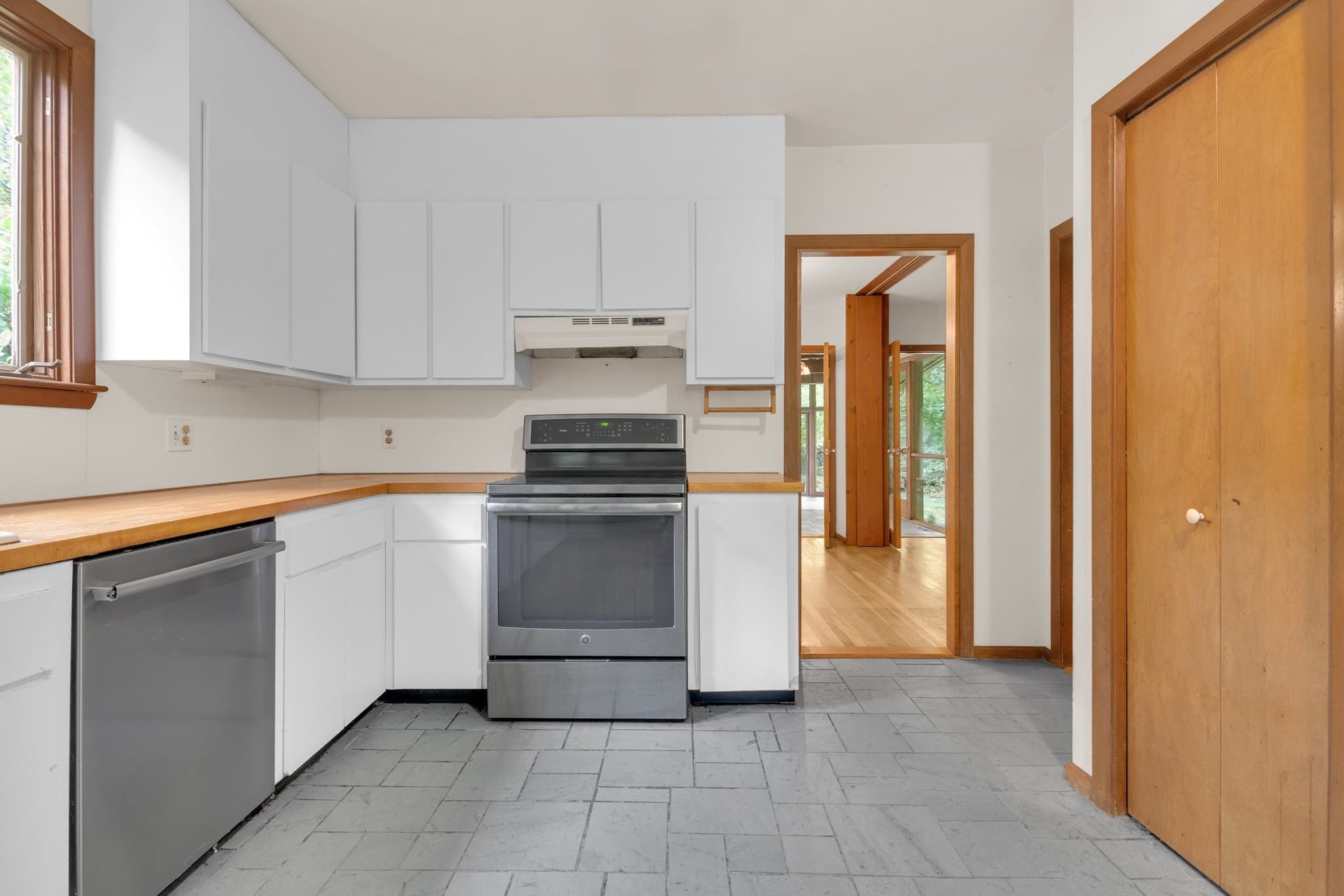 Single Family Residence at 16 Ward Lane, Sherborn MA 01770, Sherborn, photo 5 of 36