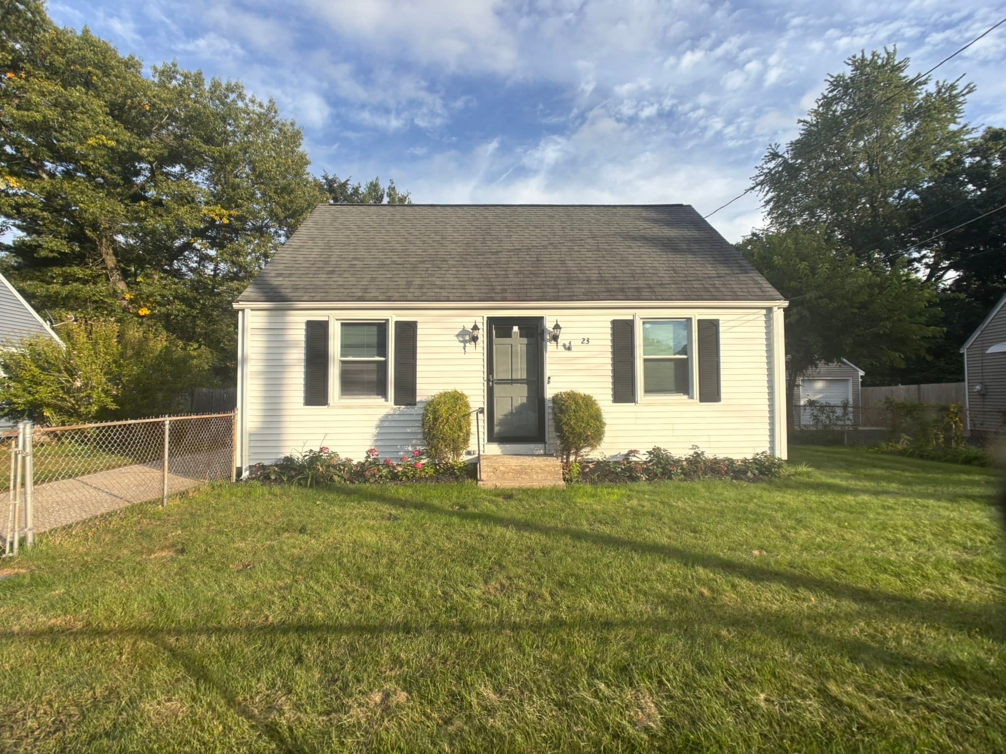 23 Midway St, Springfield MA 01151