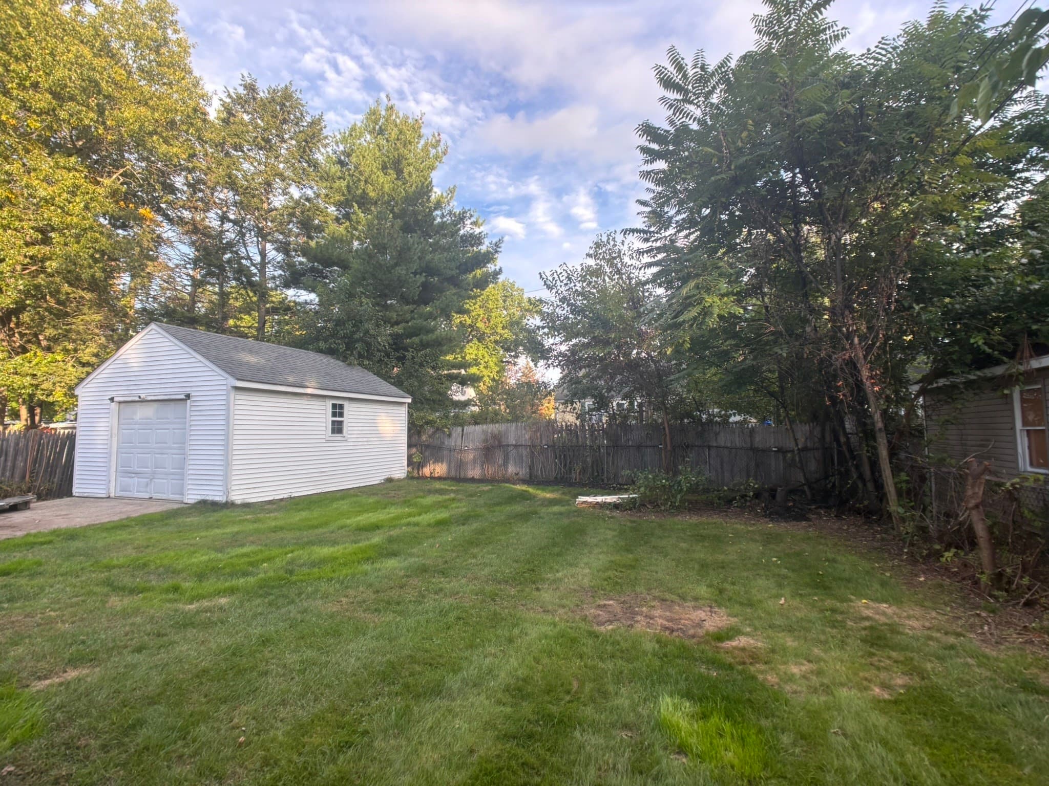 Single Family Residence at 23 Midway St, Springfield MA 01151, Springfield, photo 5 of 24