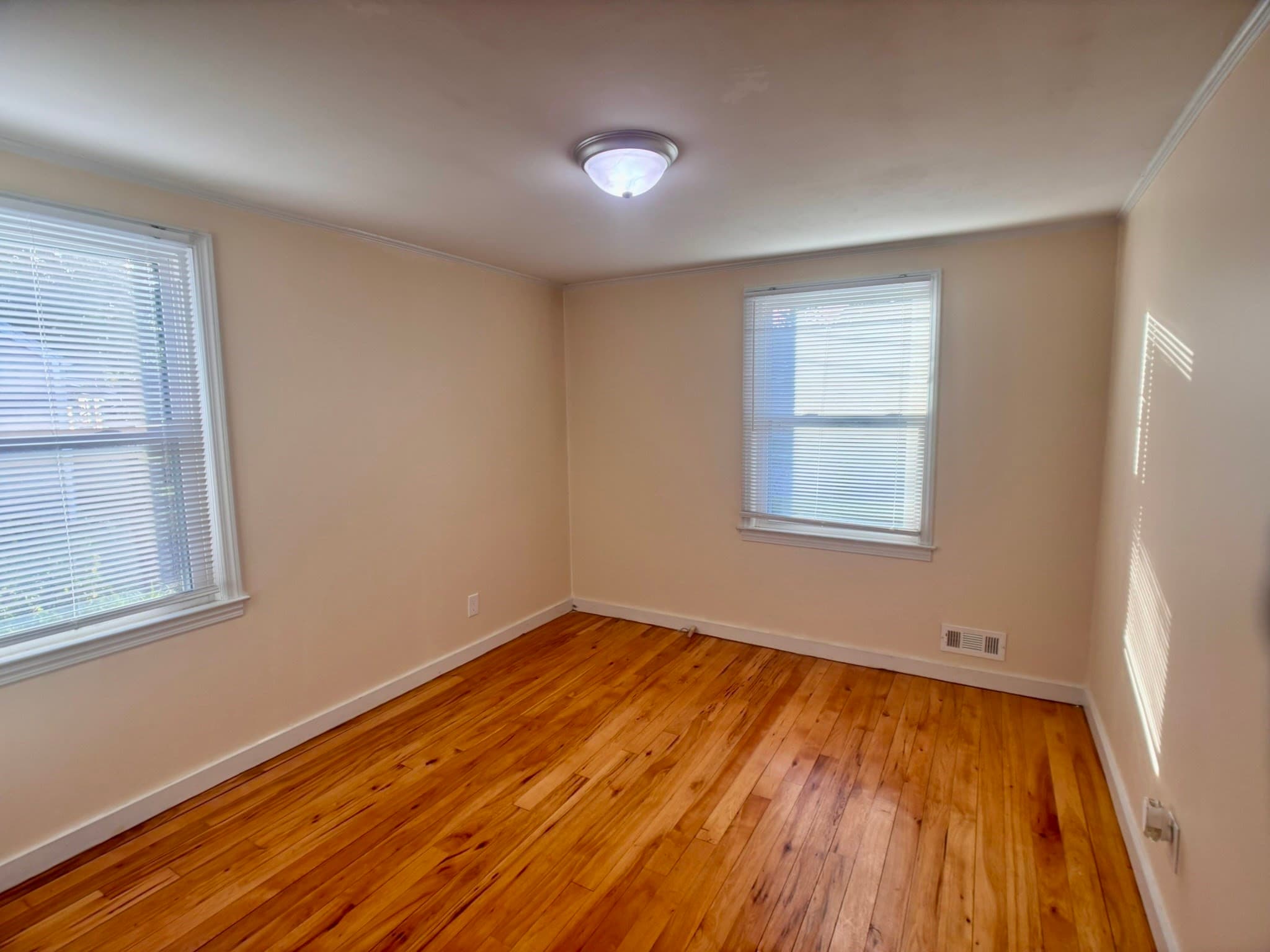 Single Family Residence at 23 Midway St, Springfield MA 01151, Springfield, photo 11 of 24