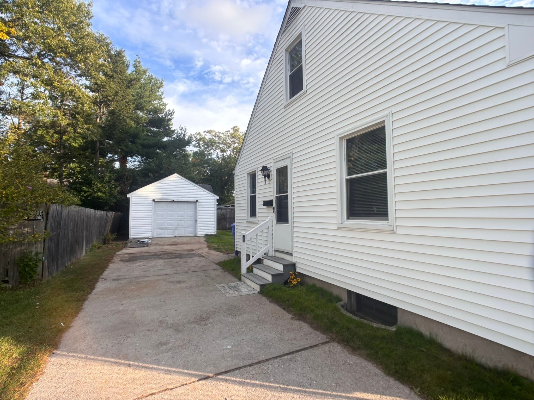 Single Family Residence at 23 Midway St, Springfield MA 01151, Springfield, photo 4 of 24