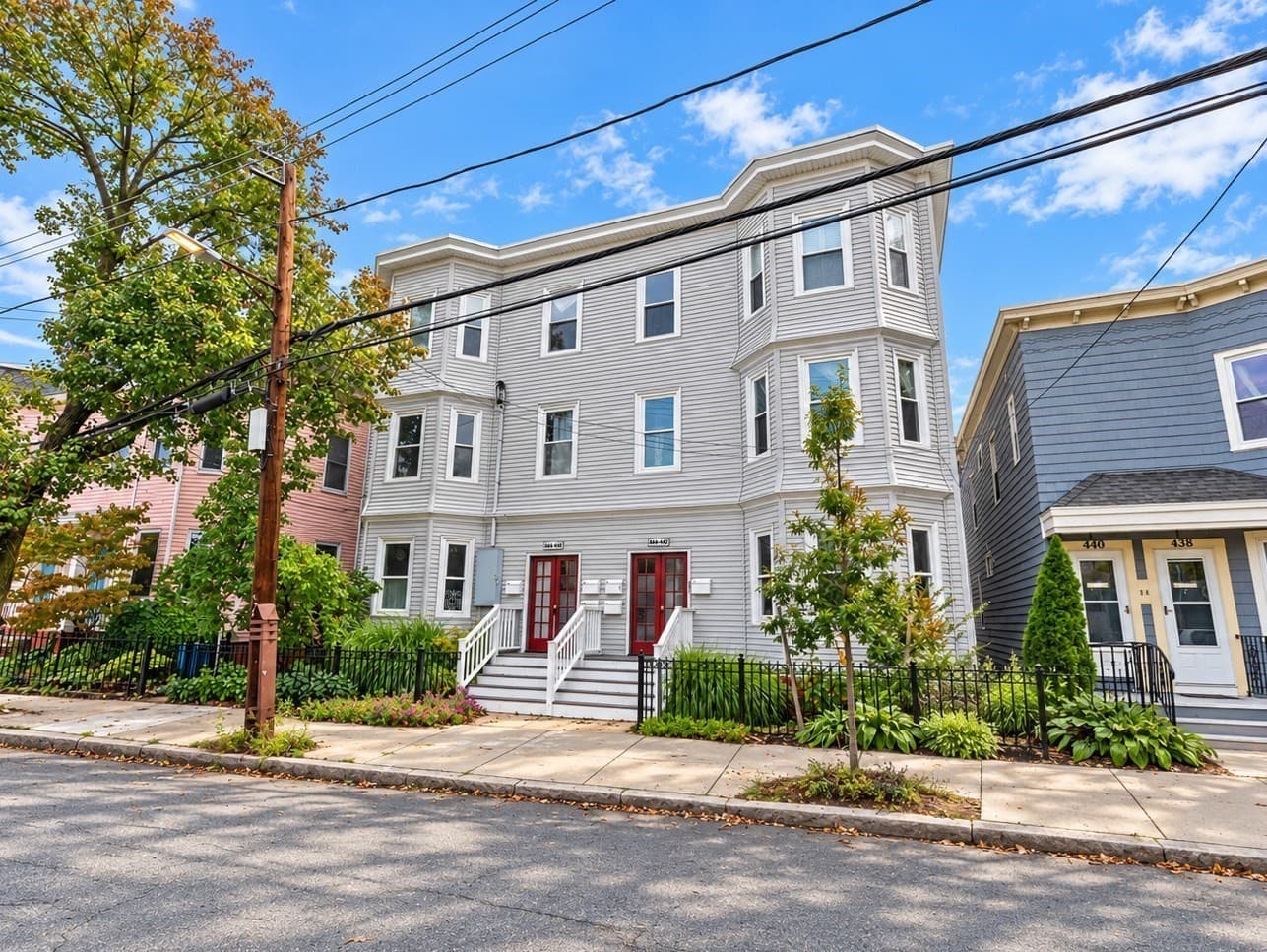 Condominium at 442 Windsor St # 1, Cambridge MA 02141, Cambridge, photo 2 of 28