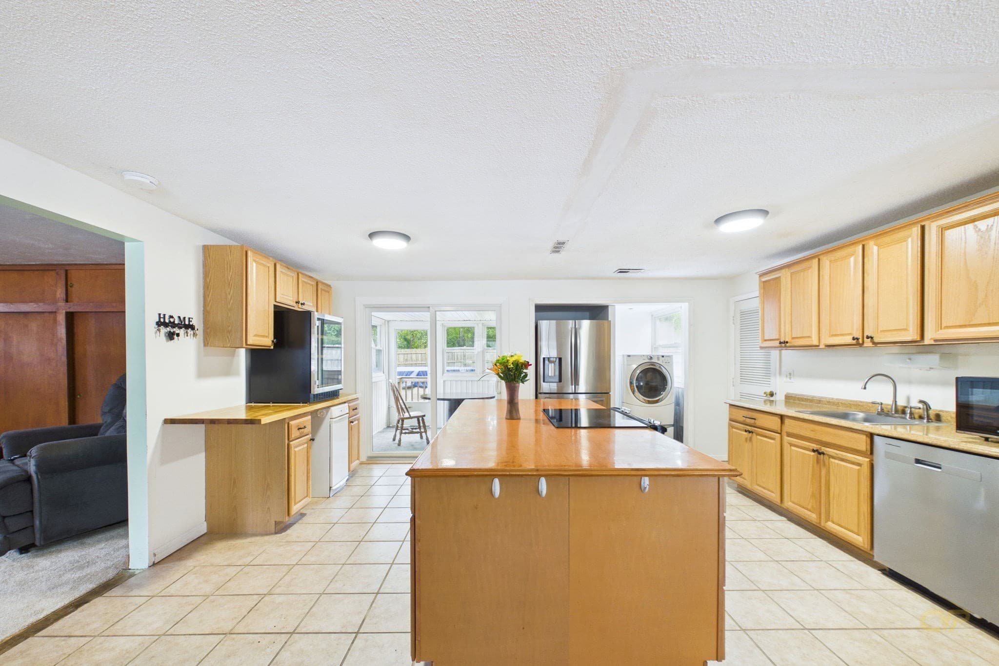 Single Family Residence at 186 Powderhorn Dr, Taunton MA 02780, Taunton, photo 6 of 27