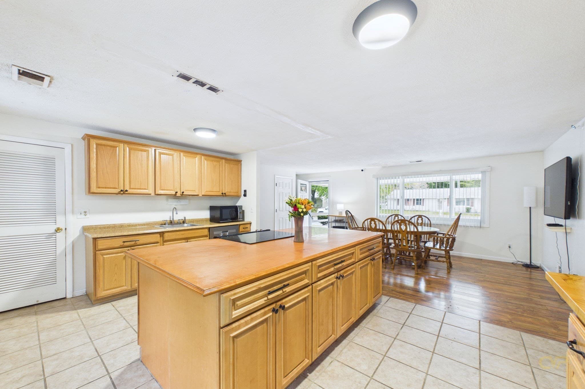 Single Family Residence at 186 Powderhorn Dr, Taunton MA 02780, Taunton, photo 8 of 27
