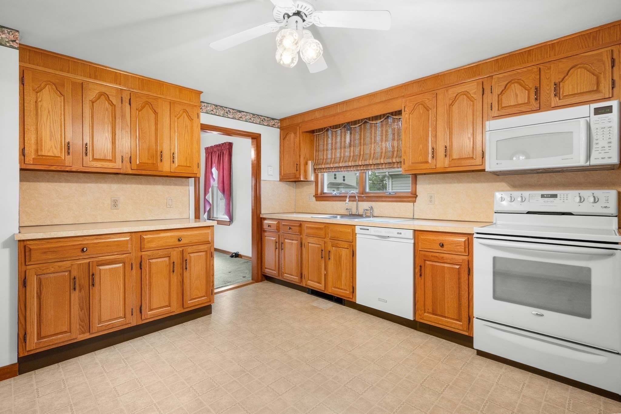 Single Family Residence at 4 Circuit Rd., Braintree MA 02184, Braintree, photo 10 of 41