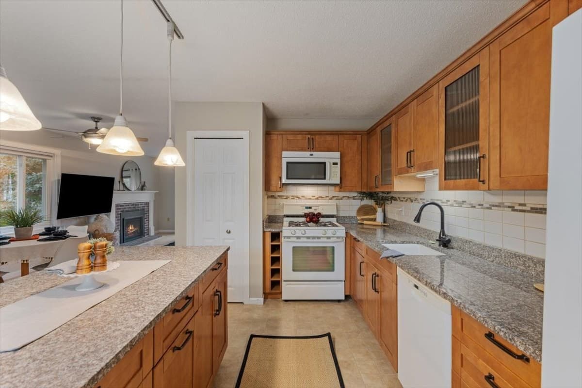 Condex at 22 Riverbank Circle # 22, Haverhill MA 01835, Haverhill, photo 17 of 42