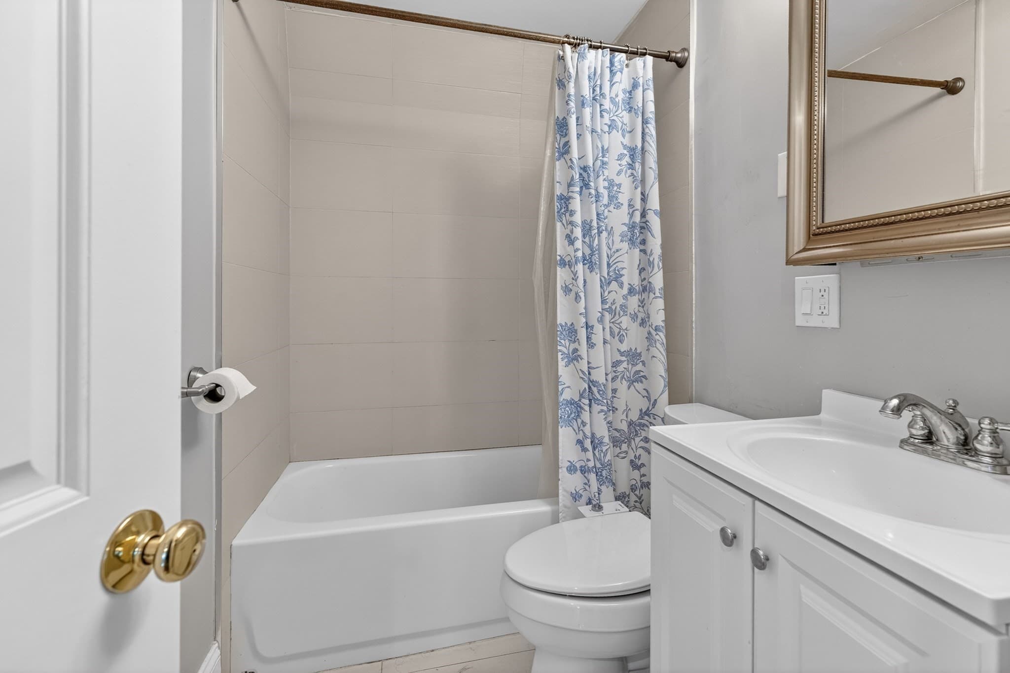 Condominium at 466 E 3rd St # 2, Boston MA 02127, Boston, photo 18 of 21