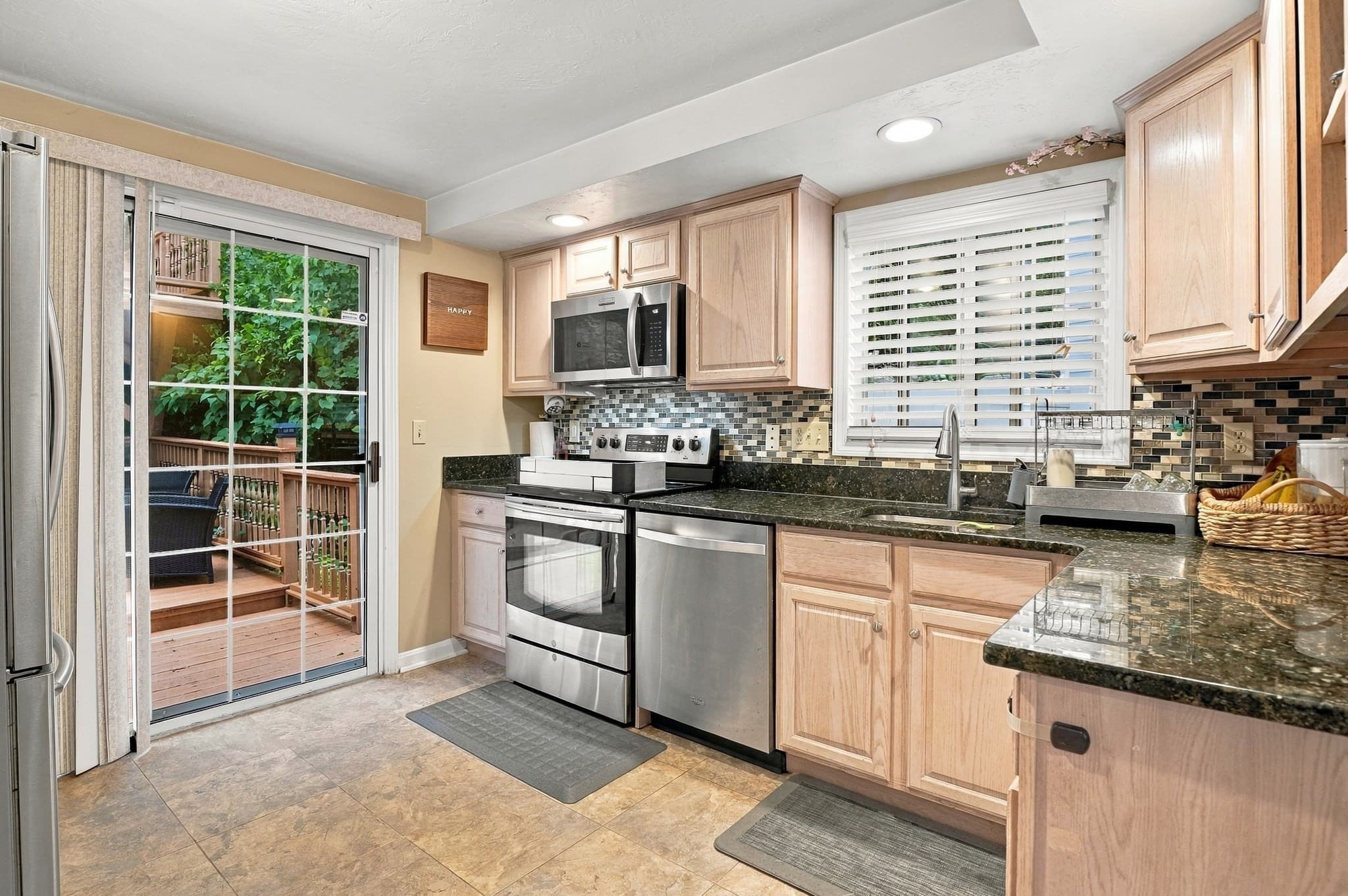 Single Family Residence at 11 Jonathan Circle, Worcester MA 01604, Worcester, photo 9 of 40